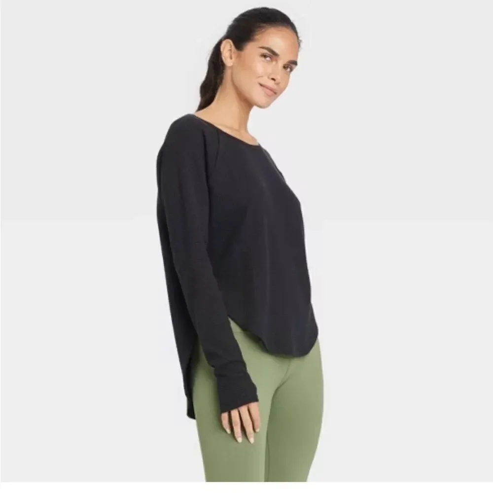 JoyLab relaxed fit waffle long sleeve shirt with curved hem and thumb holes- Med - Picture 2 of 4